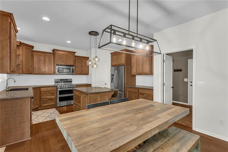 8723 Antioch Rd, Overland Park, KS 66212