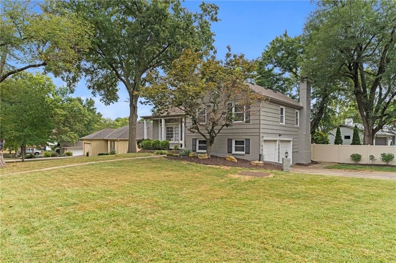 3501 W 98th St, Overland Park, KS 66206
