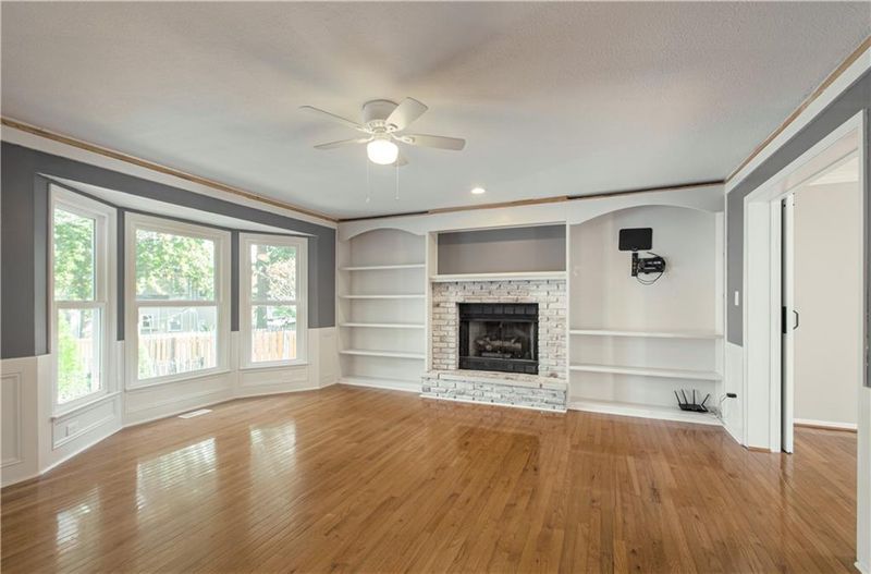 6204 W 122nd St, Overland Park, KS 66209