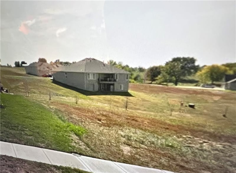 13287 Davis Ave, Bonner Springs, KS 66012