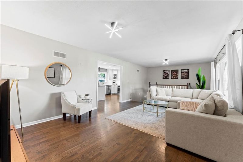 7635 W 114th Ter, Overland Park, KS 66210