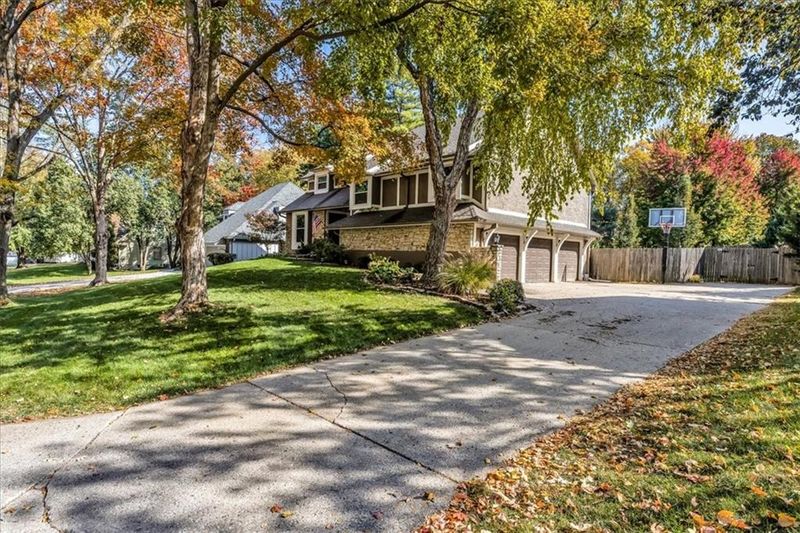 11439 Craig St, Overland Park, KS 66210