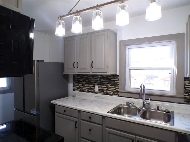 3706 Askew Blvd, Kansas City, MO 64128