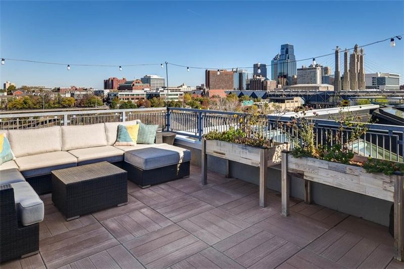709 W 16th St, Kansas City, MO 64108