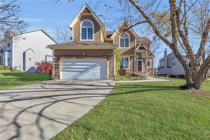15341 S Blackfoot Dr, Olathe, KS 66062