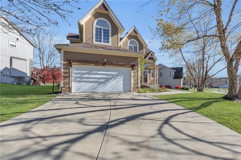 15341 S Blackfoot Dr, Olathe, KS 66062
