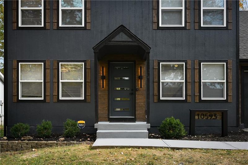 10593 Haskins St, Overland Park, KS 66212