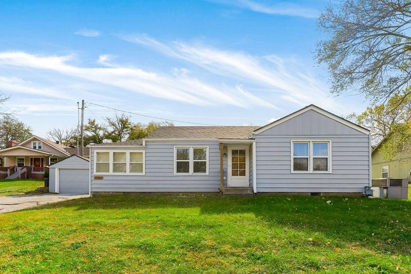 7941 Parallel Pw, Kansas City, KS 66112