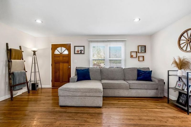 7941 Parallel Pw, Kansas City, KS 66112
