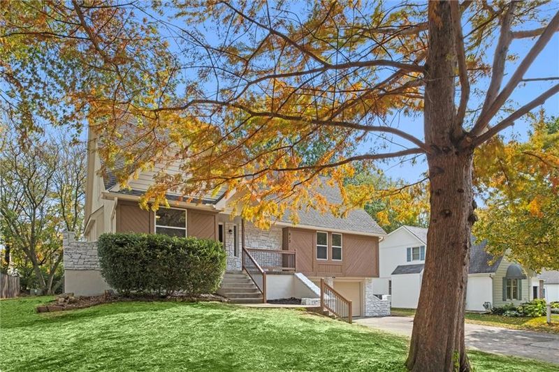812 NE 3rd St, Blue Springs, MO 64014