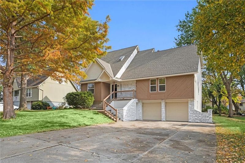 812 NE 3rd St, Blue Springs, MO 64014
