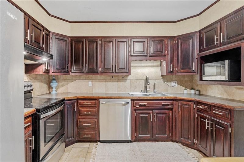 2517 S Crescent Ave, Independence, MO 64052