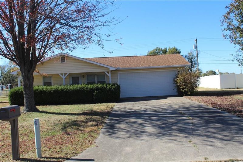 1620 N Walnut St, Iola, KS 66749