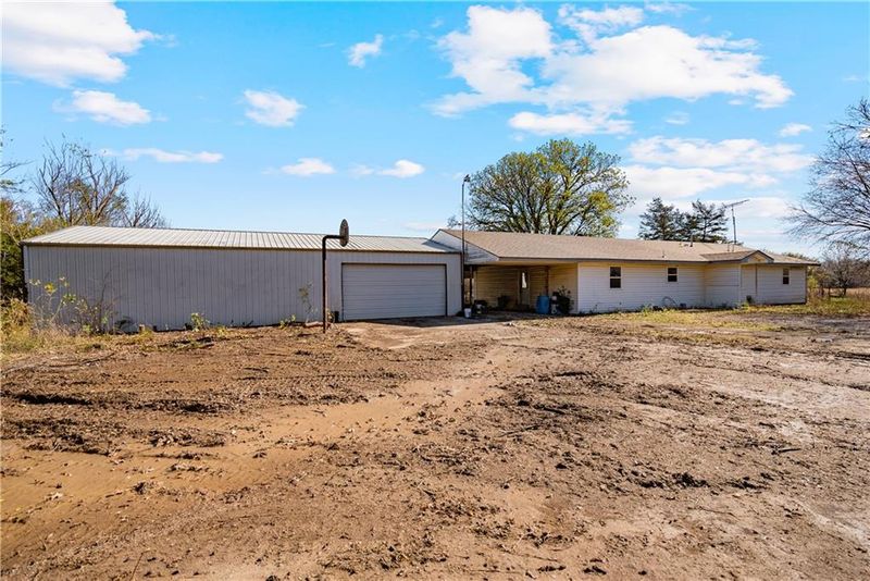 21287 Wichita Rd, Chanute, KS 66720