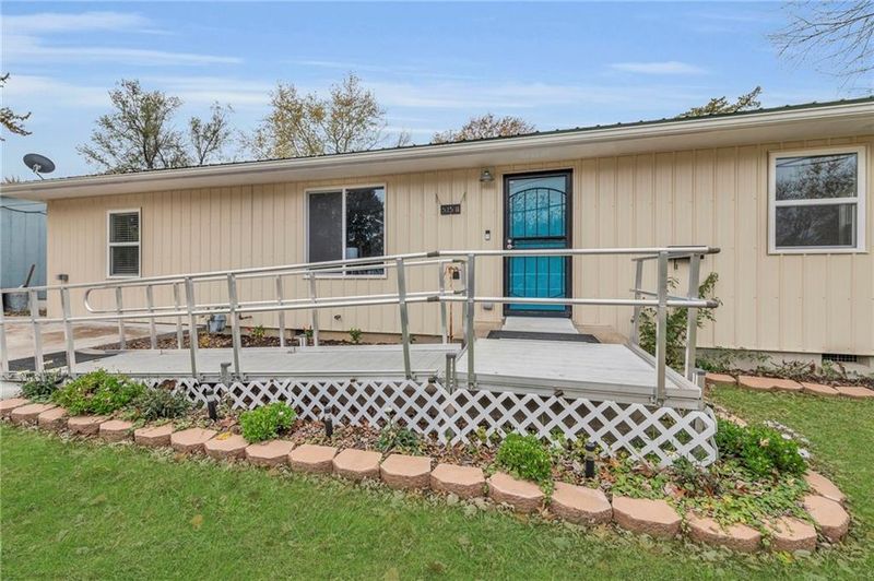 525 N Orange St, Cameron, MO 64429