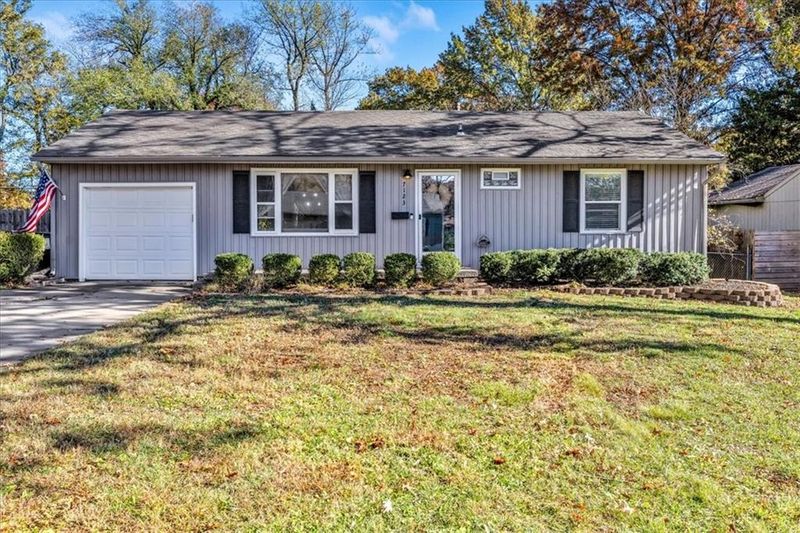 7123 Maple St, Overland Park, KS 66204
