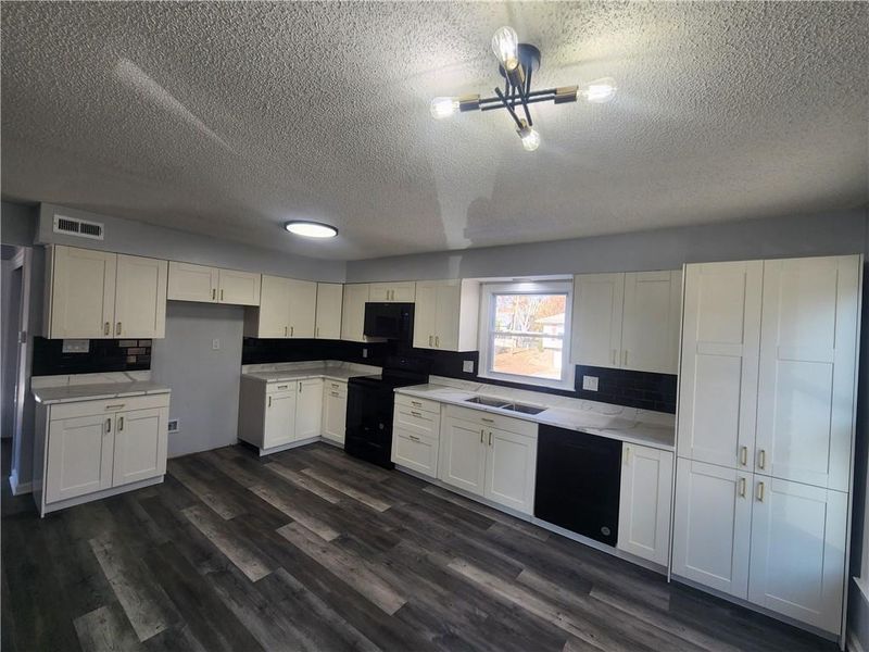 16604 Hardee St, Belton, MO 64012