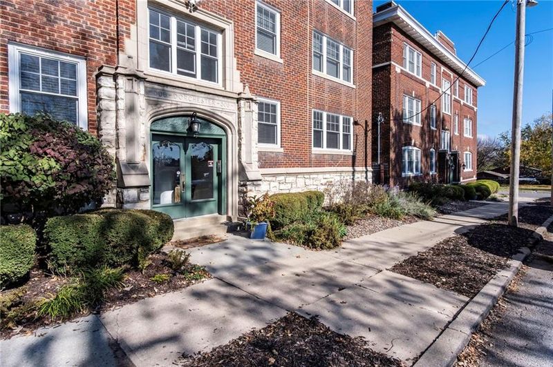 506 E 44th St #100, Kansas City, MO 64111