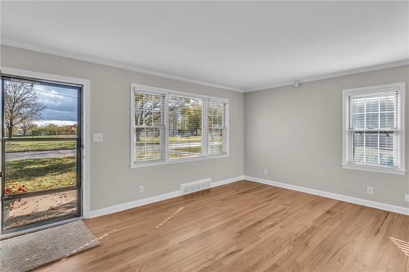 8324 Summit St, Kansas City, MO 64114