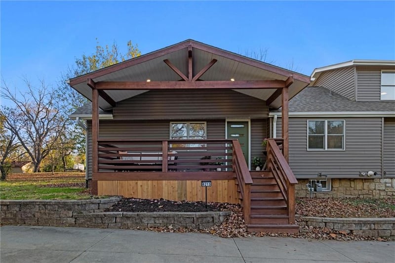 8213 W 54th Ter, Overland Park, KS 66202