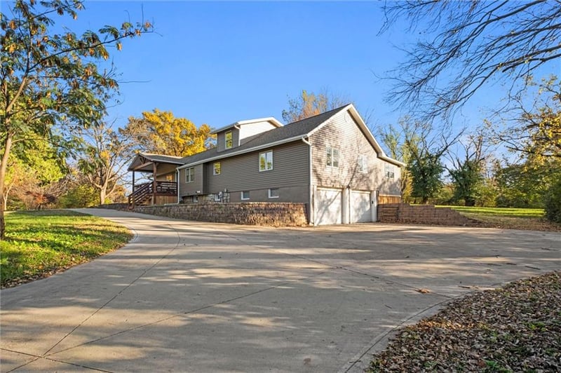 8213 W 54th Ter, Overland Park, KS 66202