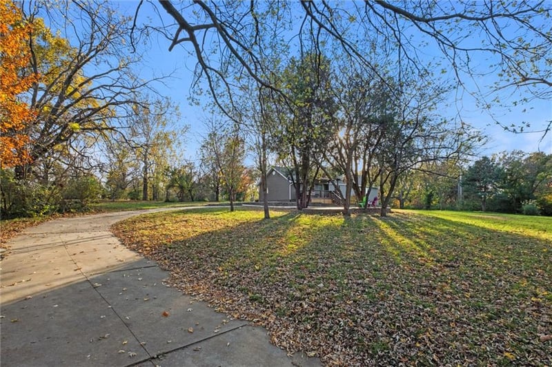 8213 W 54th Ter, Overland Park, KS 66202