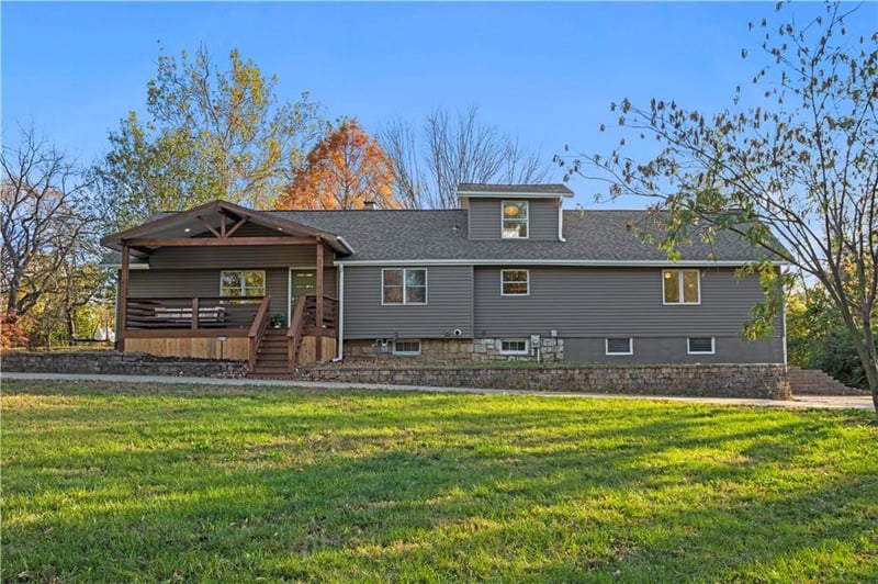 8213 W 54th Ter, Overland Park, KS 66202