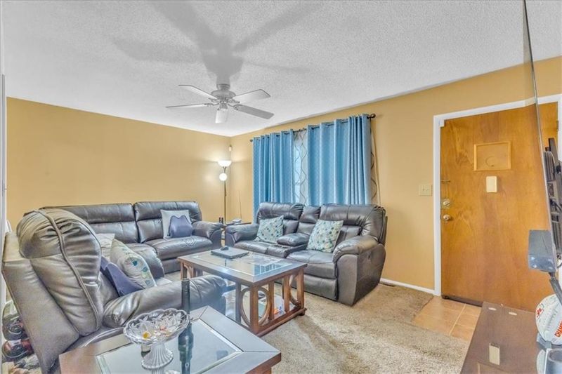 8403 E 92nd Ter, Kansas City, MO 64138