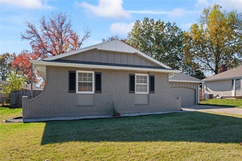 8615 E 87th St, Raytown, MO 64138