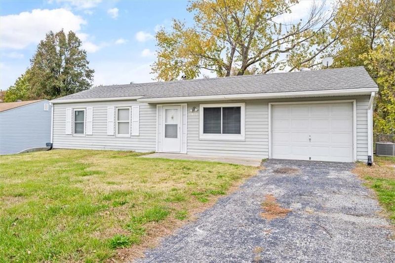 8322 Tauromee Ave, Kansas City, KS 66112