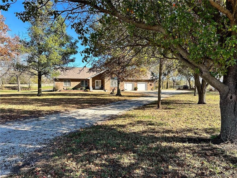 19500 Meade Rd, Erie, KS 66733