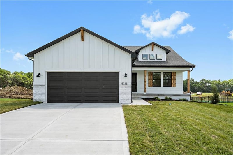 18105 Venerable St, Overland Park, KS 66013
