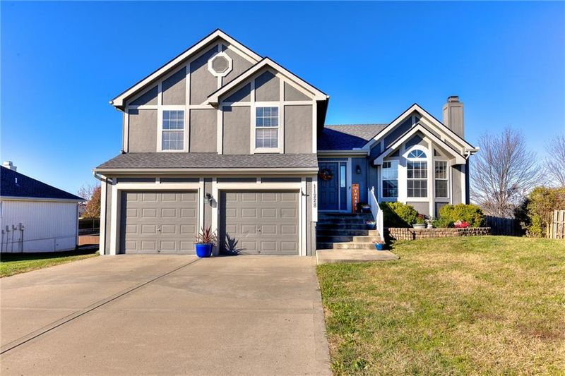 11228 N Summit St, Kansas City, MO 64155