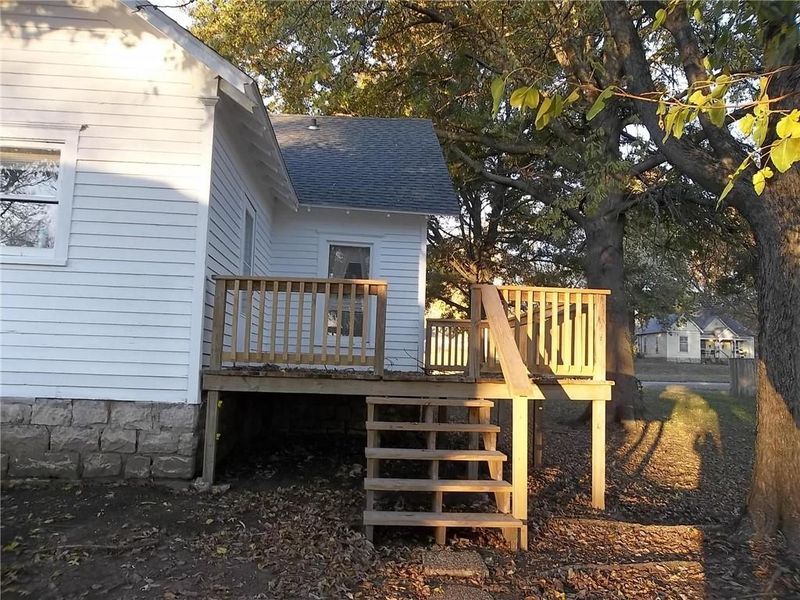 1116 S Central Ave, Chanute, KS 66720