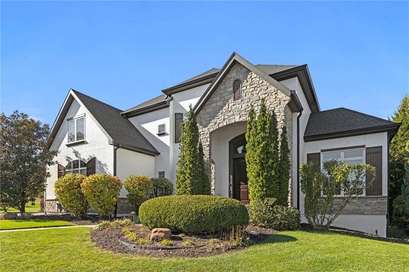 5114 Meadowlark Dr, Shawnee, KS 66226