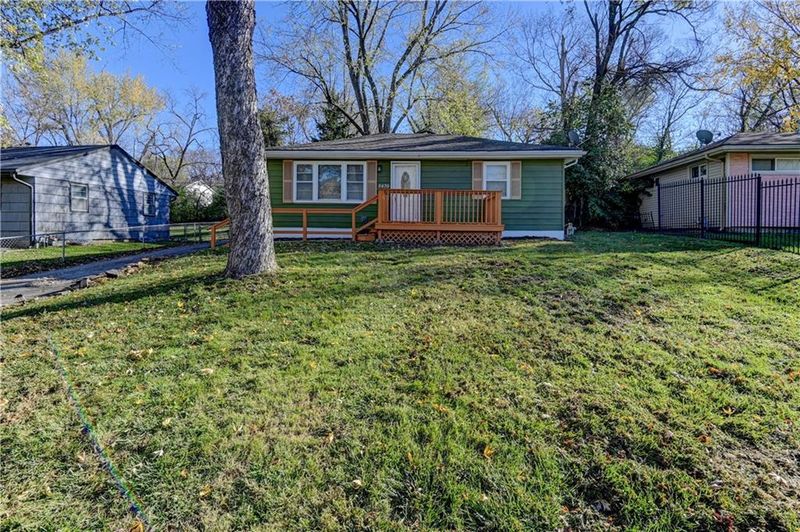 8439 Wayne Ave, Kansas City, MO 64131