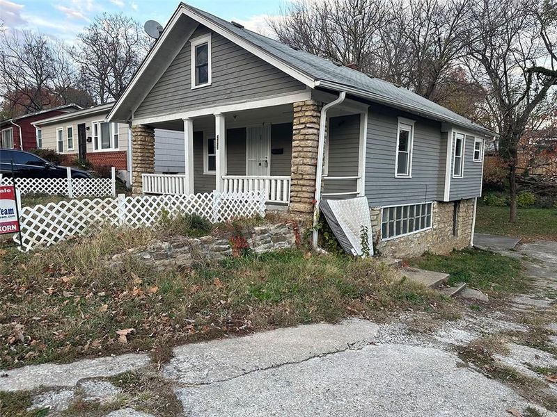 6733 Askew Ave, Kansas City, MO 64132