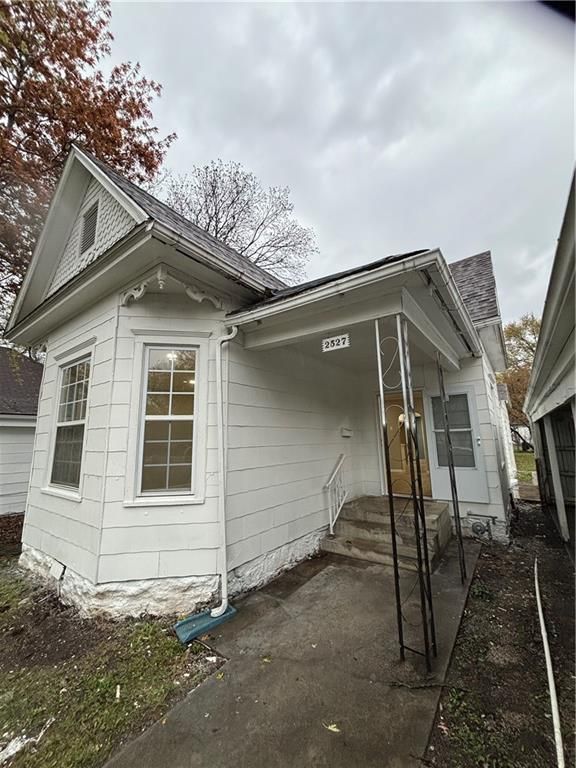 2527 Clark Ave, Parsons, KS 67357