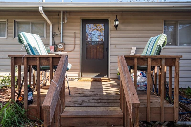 1721 SW Clearview Ln, Topeka, KS 66619