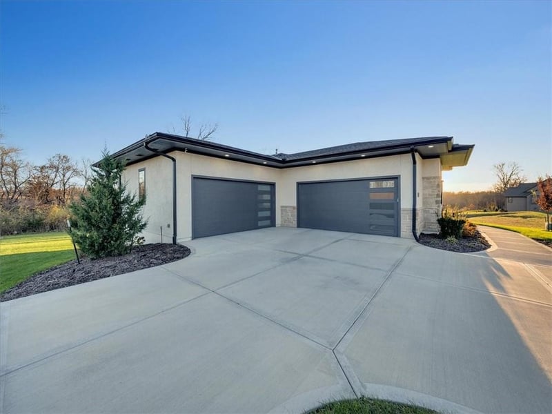 2813 W 176th St, Overland Park, KS 66085
