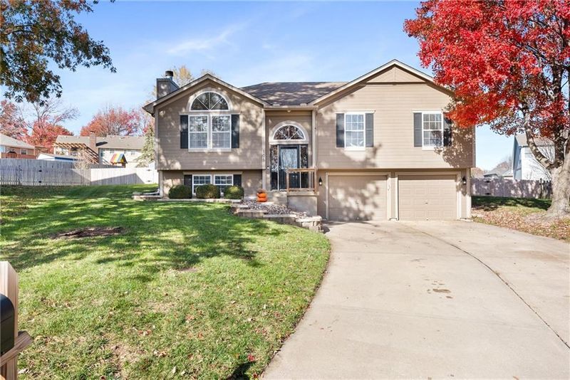 105 NE Madison Ct, Blue Springs, MO 64014