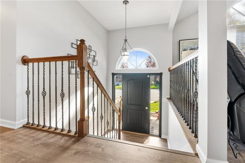 105 NE Madison Ct, Blue Springs, MO 64014