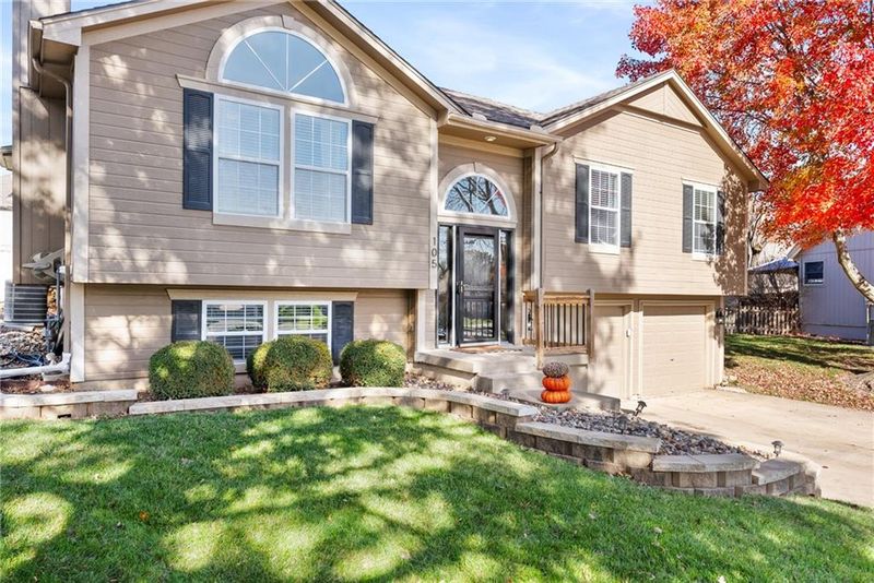 105 NE Madison Ct, Blue Springs, MO 64014