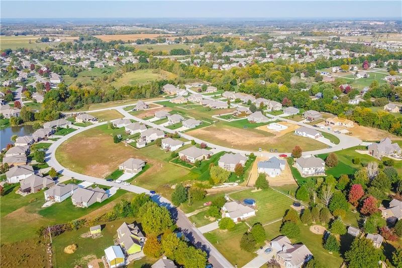 15308 Pine Rg, Basehor, KS 66007