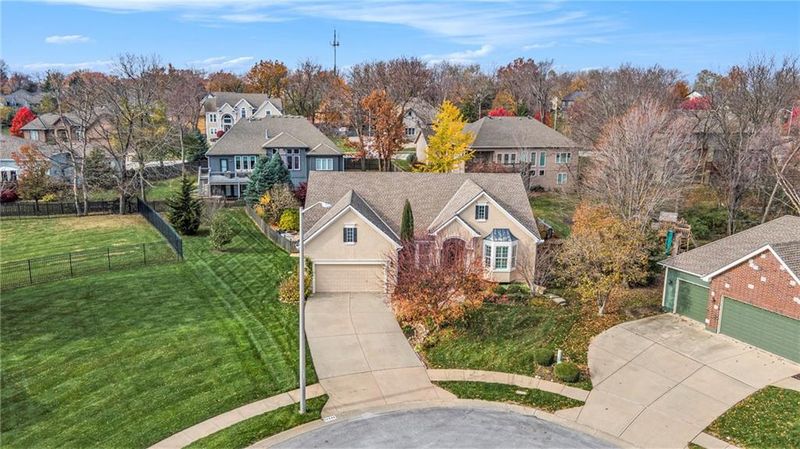 12544 Oak Ct, Kansas City, MO 64145