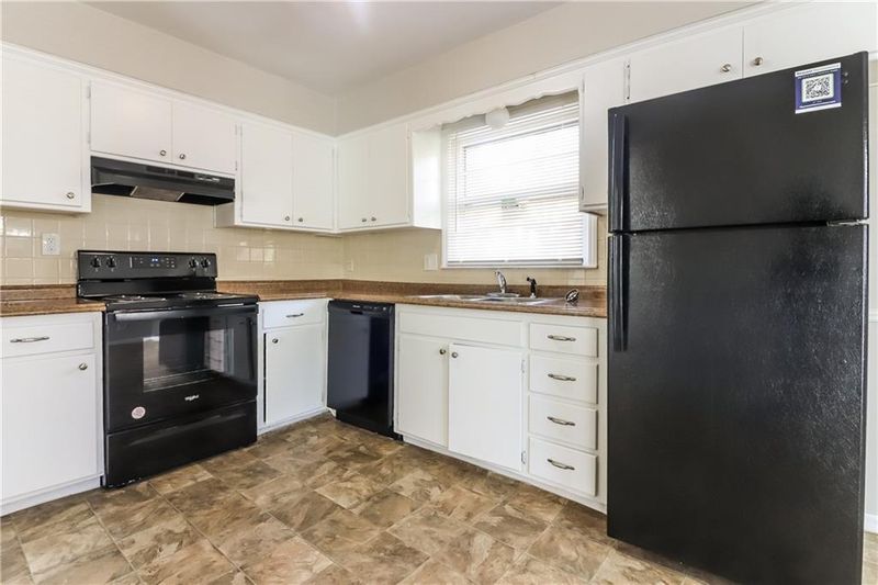 8720 E 110th Ter, Kansas City, MO 64134