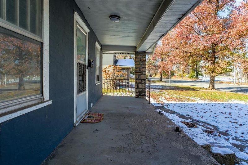 1705 E Gregory Blvd, Kansas City, MO 64131