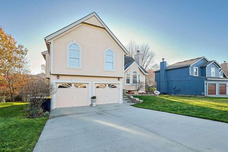 8935 NE 109th St, Kansas City, MO 64157