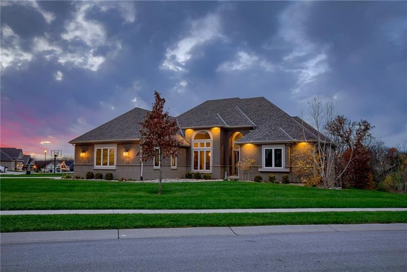 918 Foxglove Ln, Kearney, MO 64060