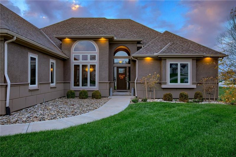 918 Foxglove Ln, Kearney, MO 64060